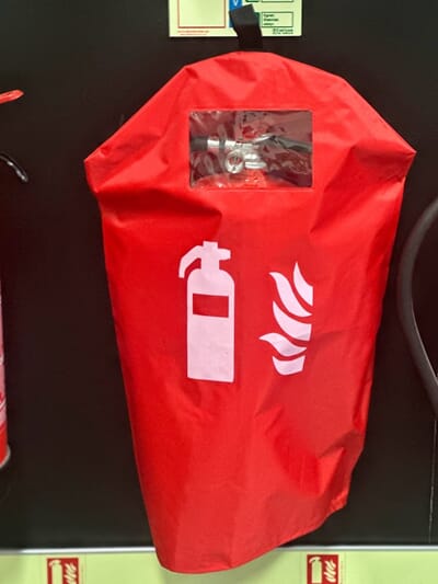 Beskyttelsestrekk til håndslukker m/vindu, 12kg